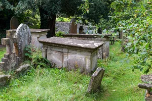 Unidentified Tomb In Churchyard, About 5 Metres West Of King Tomb, South West Of South Porch Of Church Of St Andrew
