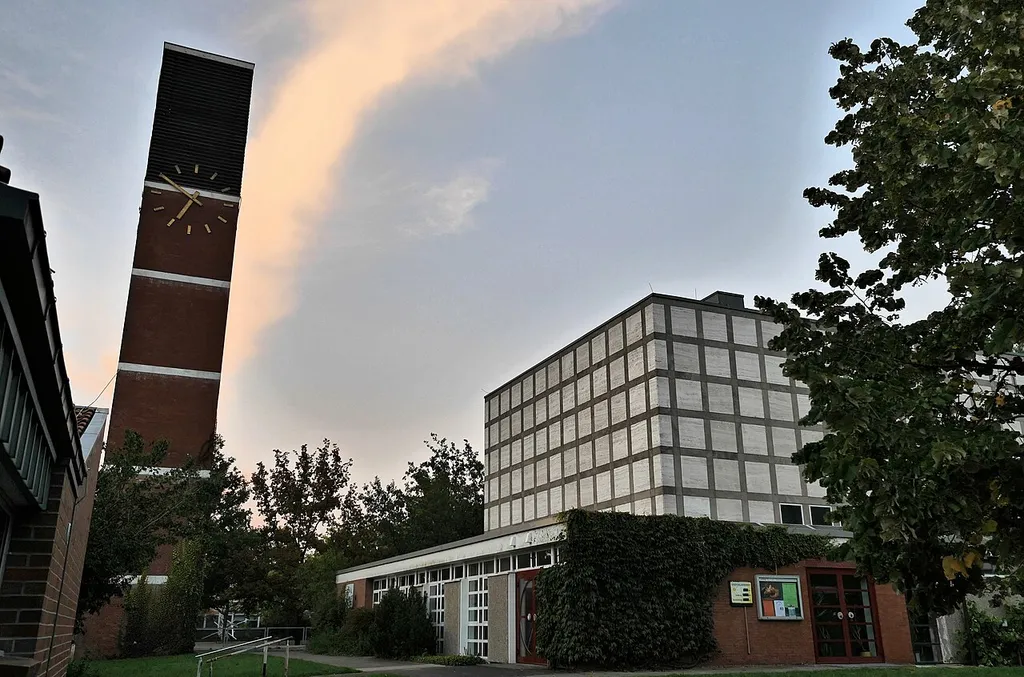 52.413002, 9.748799 Tituskirche-Vahrenheide Weimarer Allee 60