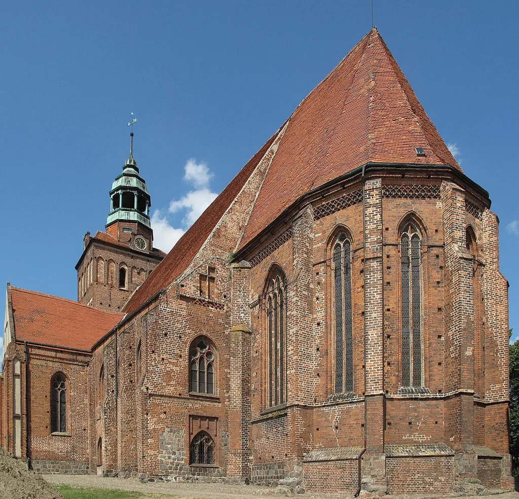 Gothic St James' Church (german: Jakobikirche) in Ośno Lubuskie, built 1248–1298. Ośno Lubuskie (german: Drossen) is a town in Lubusz Voivodeship, Poland, with 3,800 inhabitants (2008).