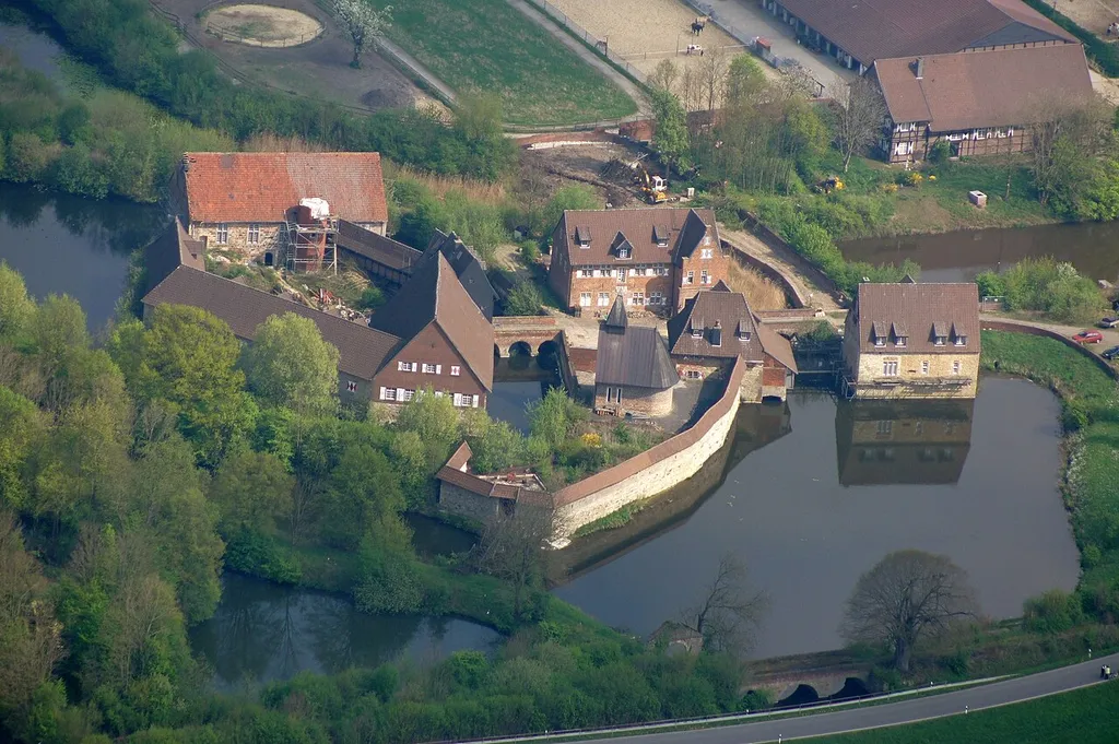 Burg Kakesbeck bei Lüdinghausen. Die Aufnahme entstand während des Münsterland-Fotoflugs am 12. April 2014. This file was uploaded with Commonist.