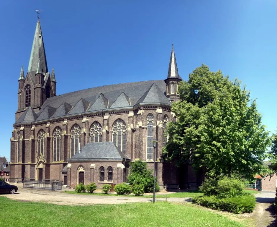 Kirche in Amern. Selbst fotografiert. Zu sehen ist die Kirche von Ober-Amern St.Georg