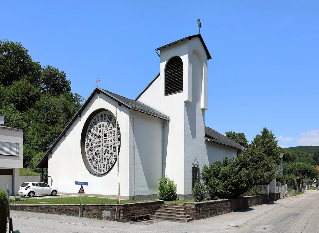 Die röm.-kath. Pfarrkirche Maria Rast in Untermauerbach, ein Ortsteil der niederösterreichischen Marktgemeinde Mauerbach. Die Nachfolgekirche einer 1937 errichteten kleinen Holzkirche wurde ab 1961 nach Plänen des Architekten Ladislaus Hruska errichtet und 1963 von Kardinal König geweiht. 1991 wurde Maria Rast zur eigenständigen Pfarre erhoben.