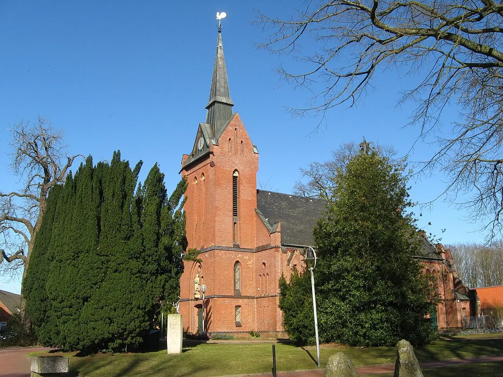 Martin Luther Kirche in Hagen im Bremischen (im Vordergrund links ein Gedenkstein für die 1938 abgebrannte Hagener Synagoge) Datum: 28.03.2011 Urheber: M. Pfeiffer alias Benutzer:Gordito1869 Quelle: privates Fotoarchiv des Urhebers