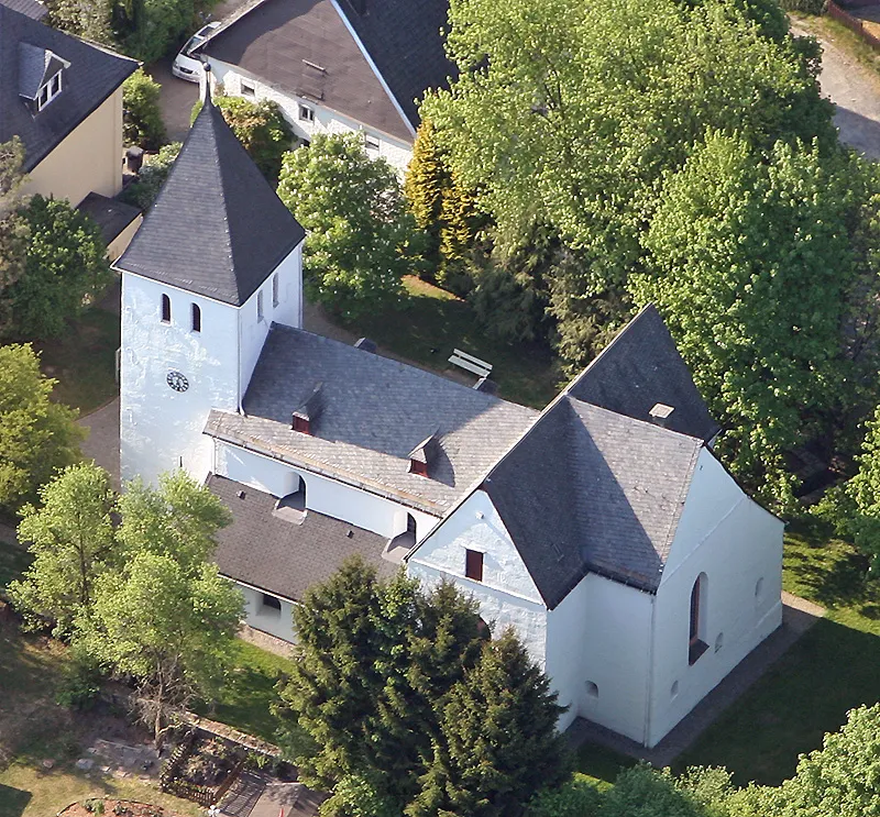 Die Wehrkirche in Marienheide-Müllenbach, Oberbergischer Kreis, Nordrhein-Westfalen.