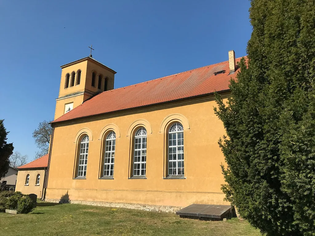 Die Dorfkirche Lütte ist eine Saalkirche aus dem Jahr 1842 in Lütte, einem Ortsteil der Stadt Bad Belzig im Landkreis Potsdam Mittelmark. Im Innern hängt unter anderem ein Gemälde aus dem Anfang des 17. Jahrhunderts.
