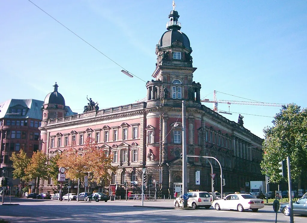 Die 1883 bis 1887 erbaute ehemalige Oberpostdirektion am Stephansplatz, Dammtorstraße Ecke Gorch-Fock-Wall, Hamburg.