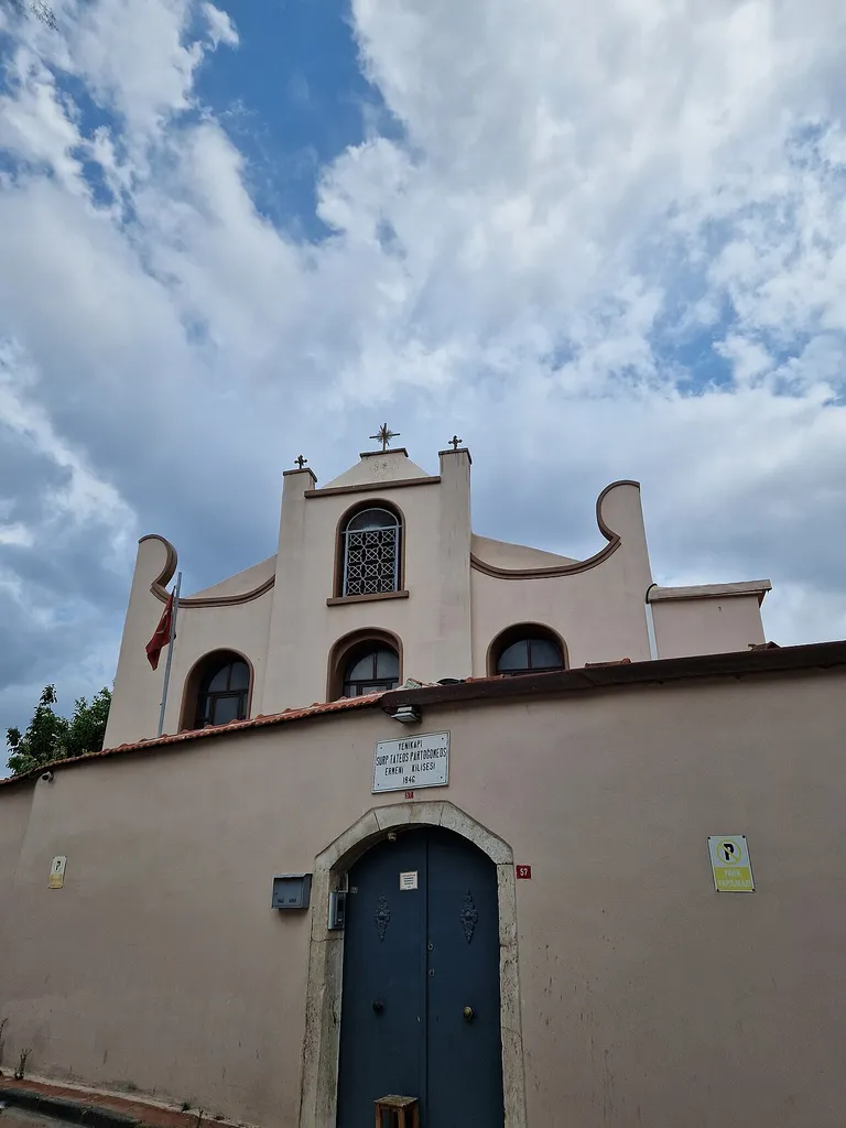 Eingang zur armenischen Sankt-Thaddäus-Bartholomäus-Kirche in Konstantinopel