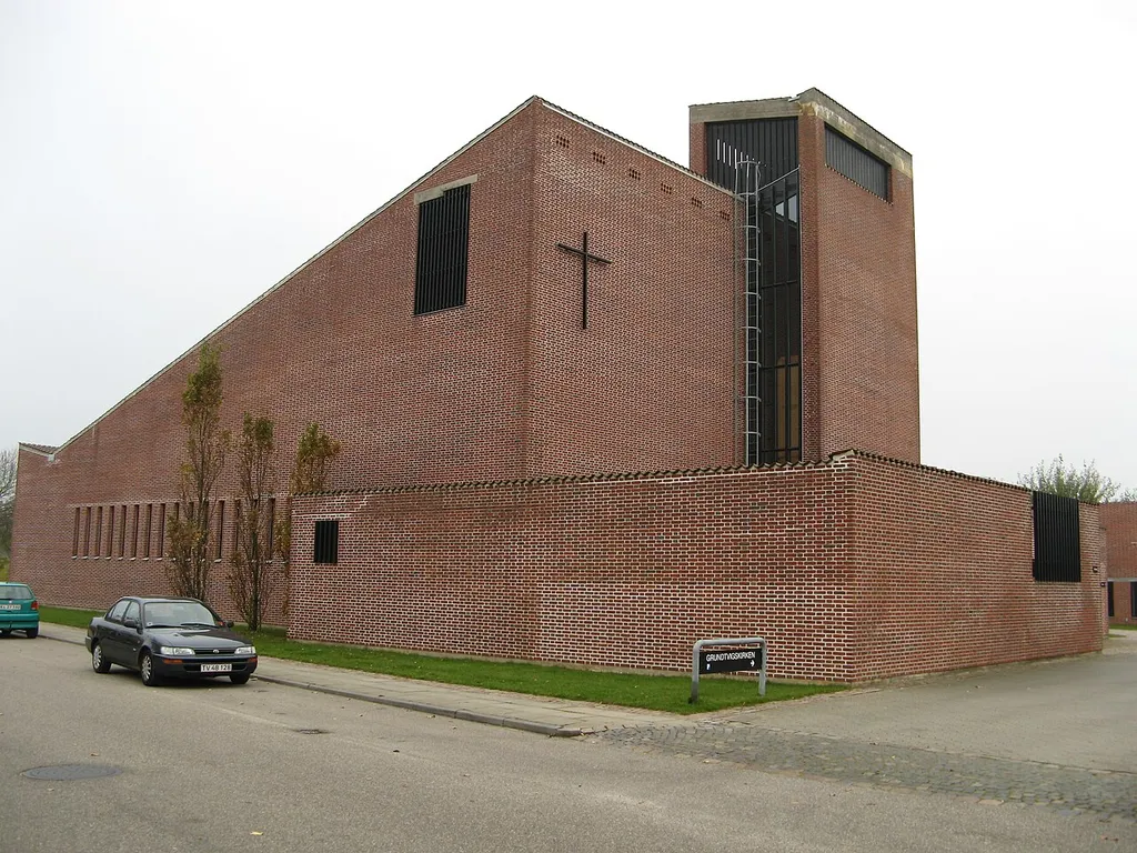 Grundtvigskirken, Grundtvigs sogn, Esbjerg kommune (former: Skads Herred, Ribe Amt). Kirken set fra nordøst