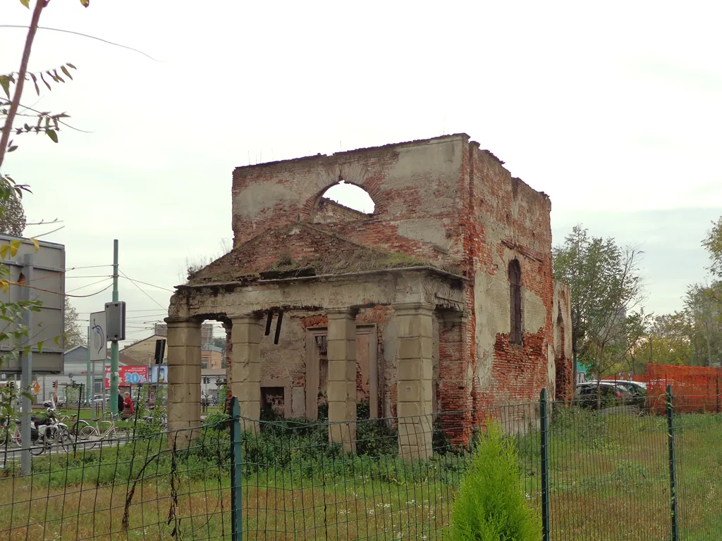 Milano, rovine della chiesa neoclassica di San Giorgio in Roserio.