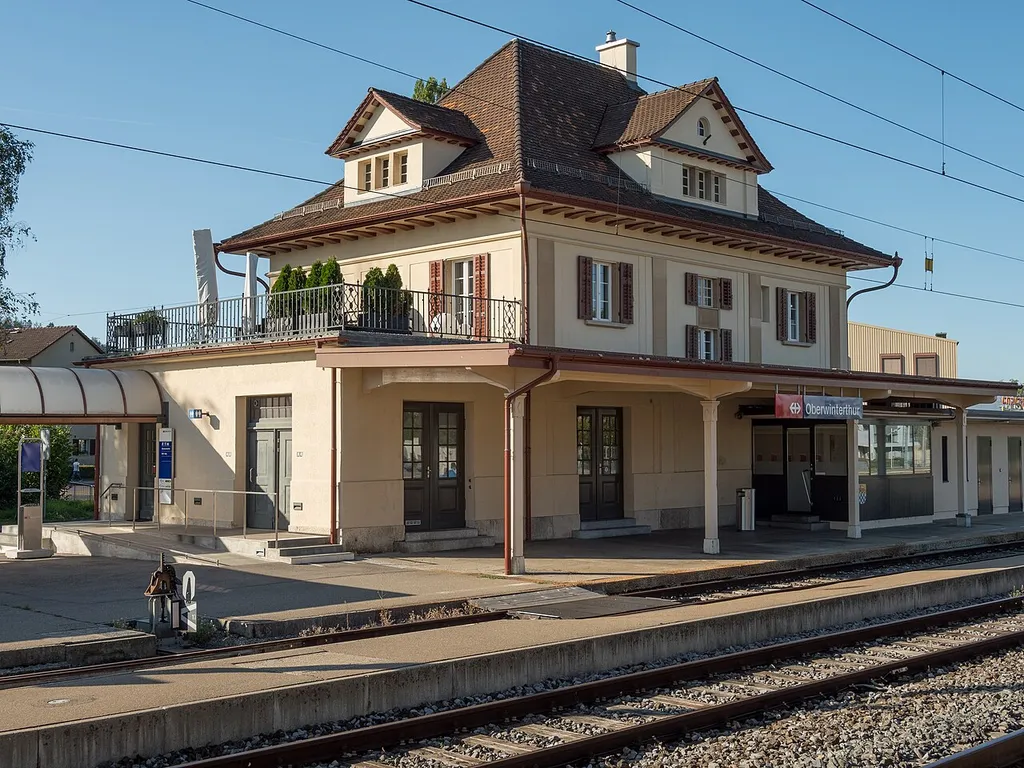 Bahnhof Oberwinterthur, Aufnahmegebäude