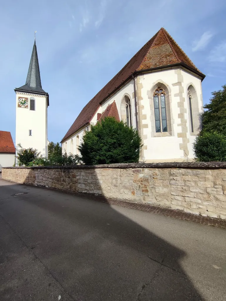 Kirchen Schwäbische Alb I: Ortskirche von Kirchheim - Nabern mit ungewöhnlichem freistehenden Glockenturm