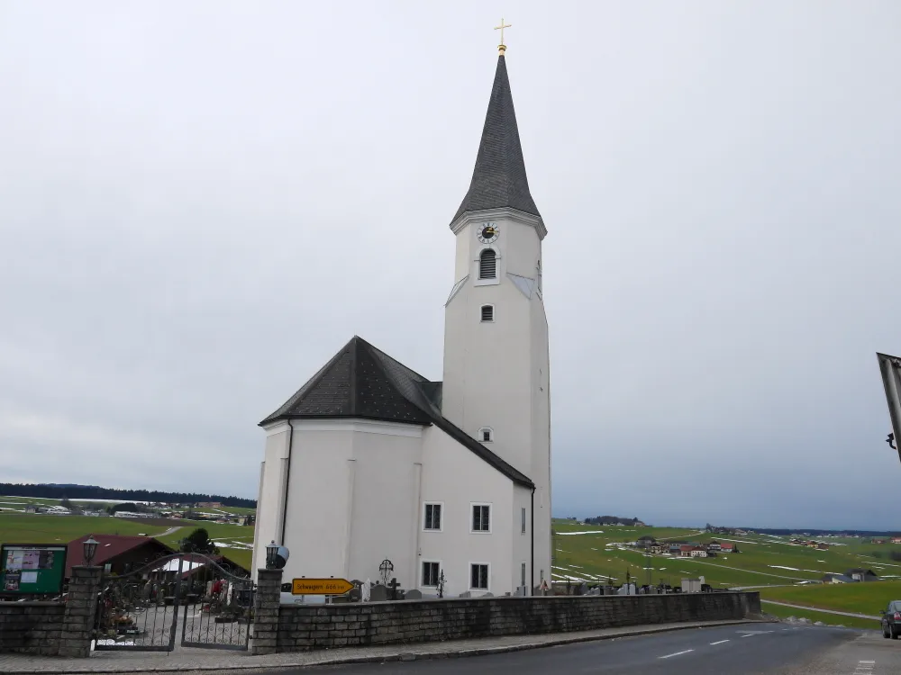 Kath. Pfarrkirche hl. Maximilian mit Friedhof