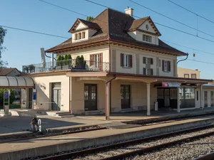 Bahnhof Oberwinterthur, Aufnahmegebäude