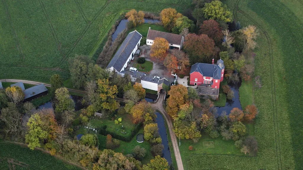 Burg Kessenich, Luftaufnahme (2014)