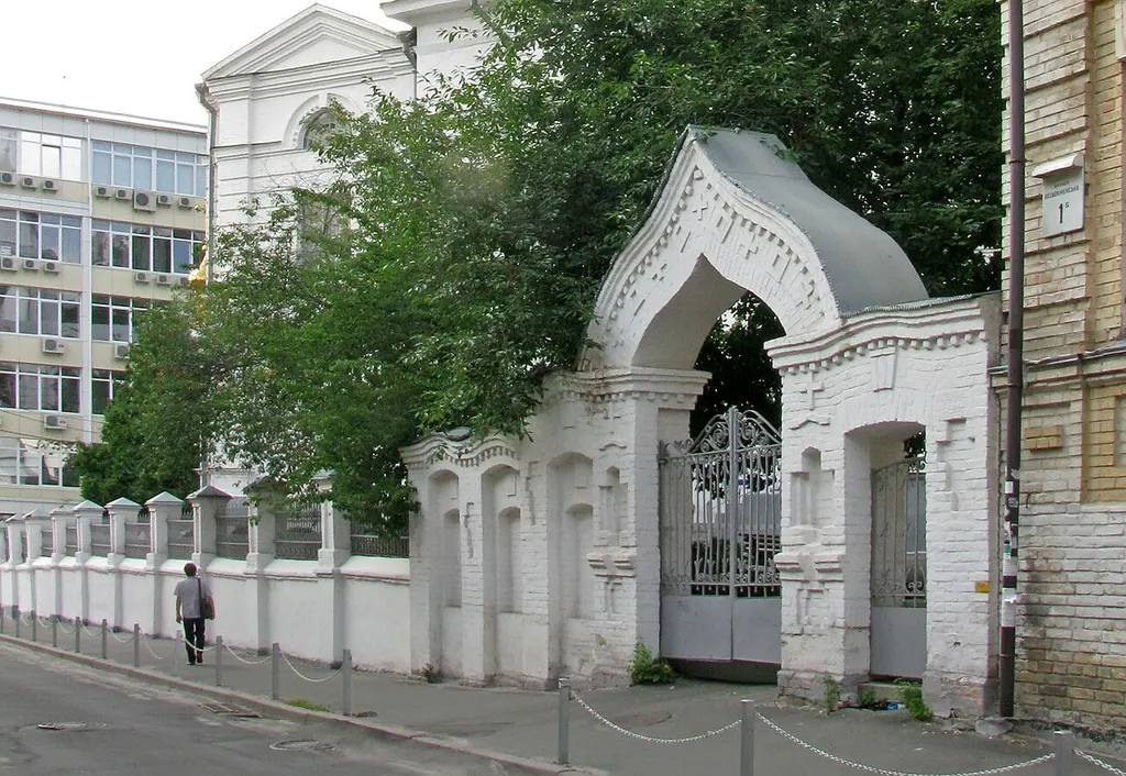 Хрестовоздвиженська церква - огорожа