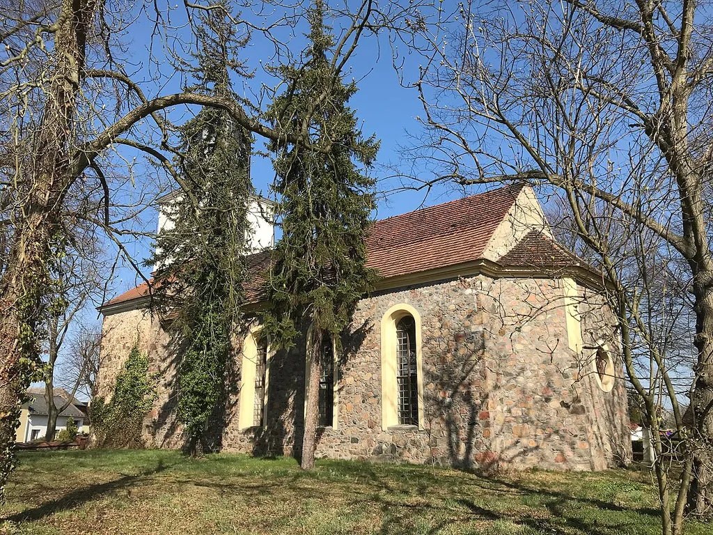 Die Dorfkirche in Gehren der Gemeinde Heideblick entstand in den Jahren 1823 bis 1825 als klassizistische Saalkirche auf einem Vorgängerbau aus dem 13. Jahrhundert.