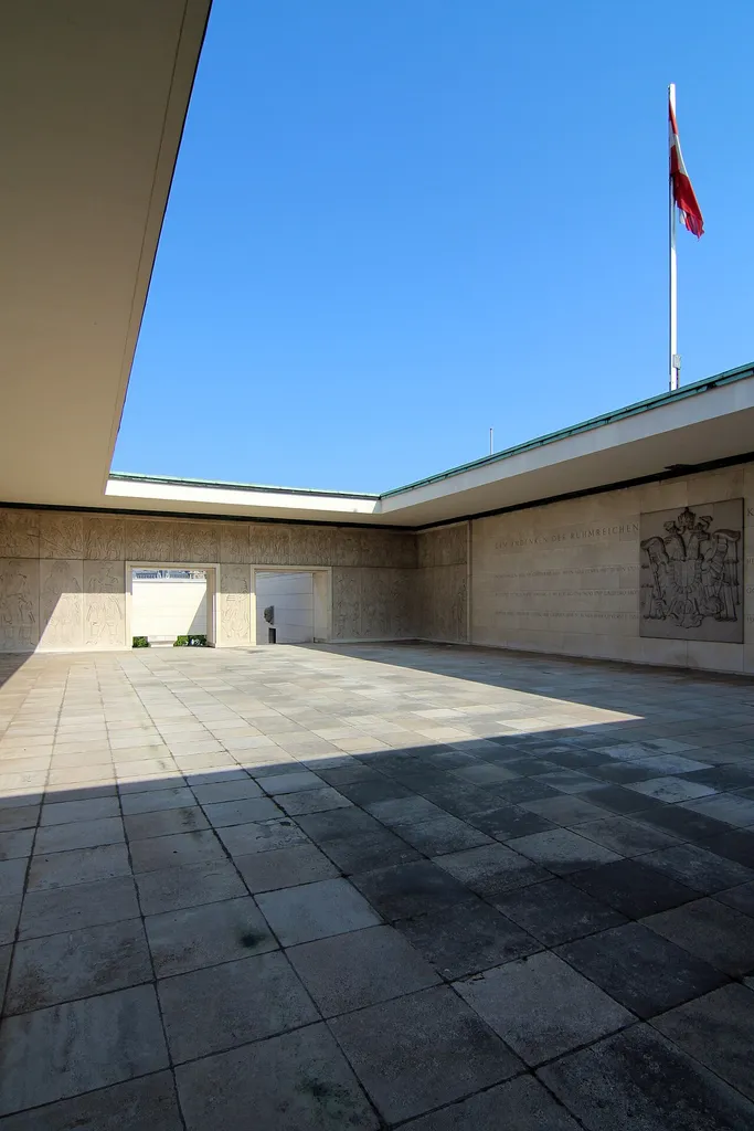 Heldendenkmal - Äußeres Burgtor