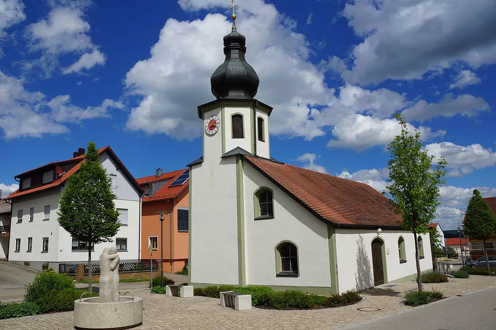 Die katholische Filialkirche zur Heiligen Dreifaltigkeit in Röckersbühl, Kreis Neumarkt in der Oberpfalz: