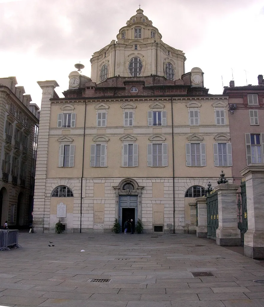 Autore: Claudio Cavallero Fonte: Foto scattata dall'autore Descrizione: chiesa di San Lorenzo a Torino