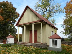 Pavandenė churchyard chapel