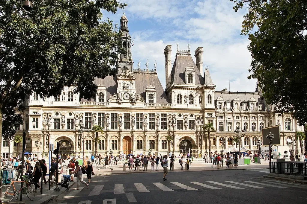 place de l'Hôtel-de-Ville - Esplanade de la Libération