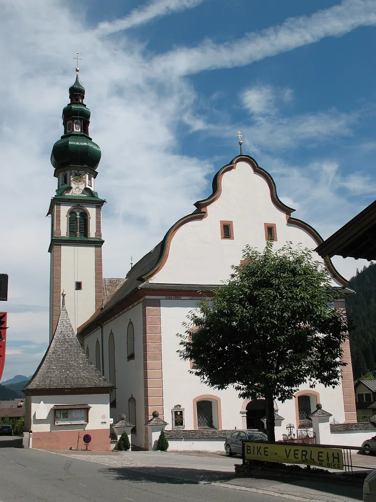 Kath. Pfarrkirche hl. Margaretha und Kriegerdenkmal