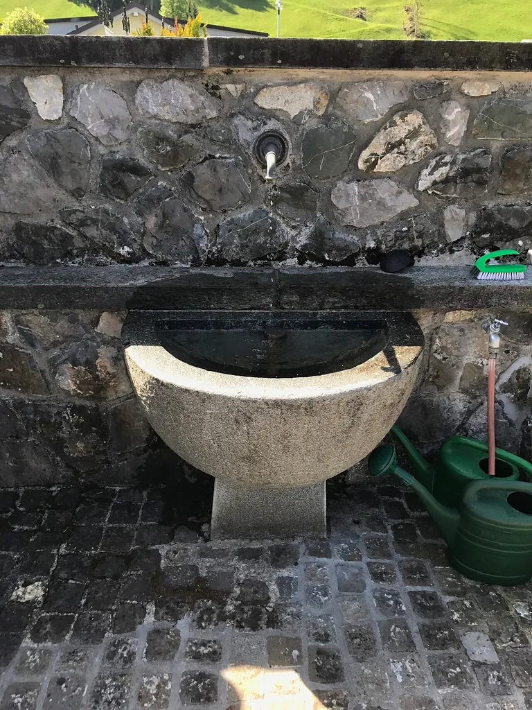 Brunnen Emmetten Kirche(Nidwalden)