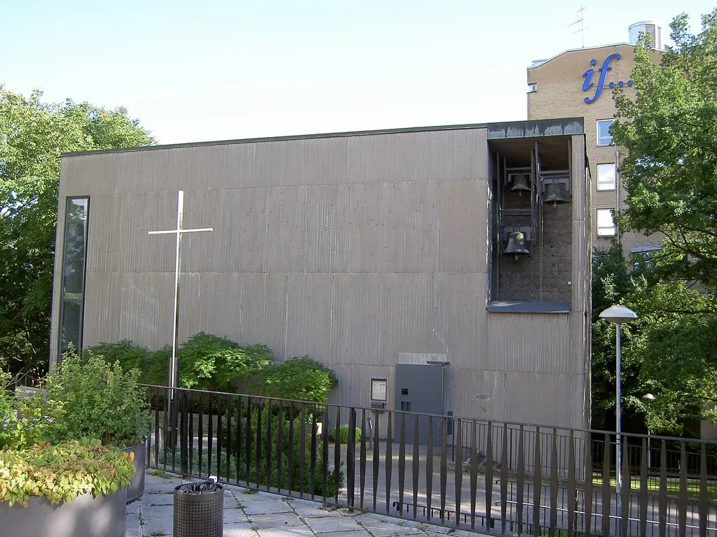 Bergshamra kyrka sedd från norr