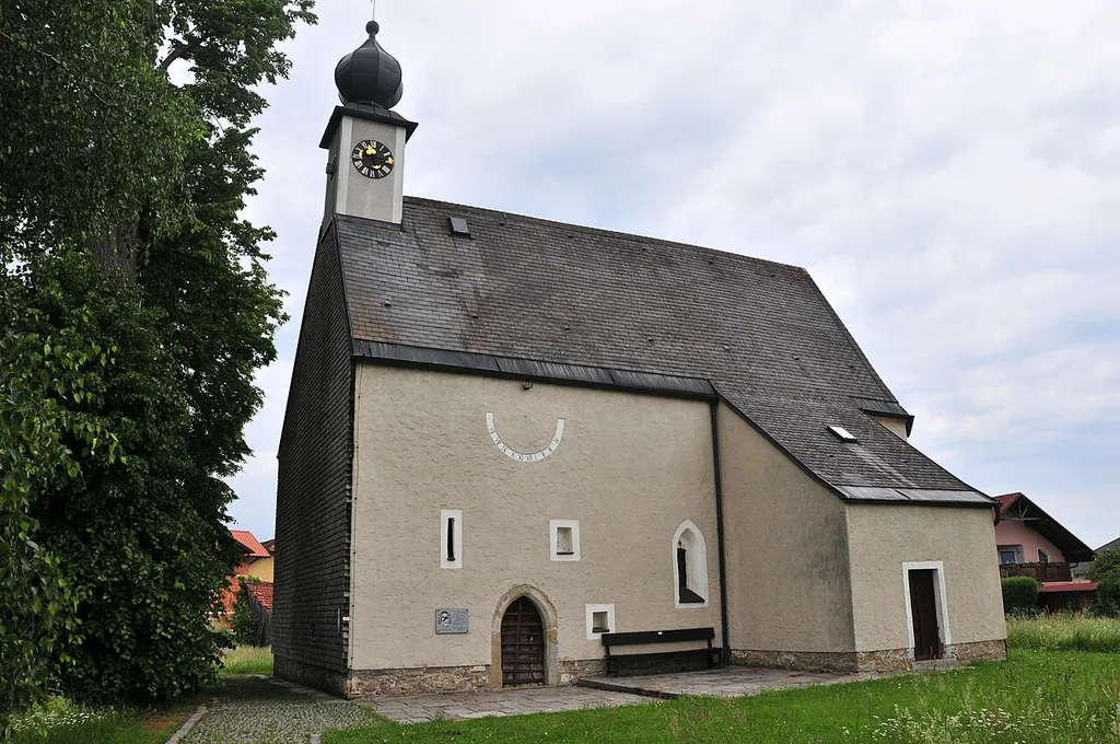 Kath. Filialkirche hl. Ulrich und Kirchhof