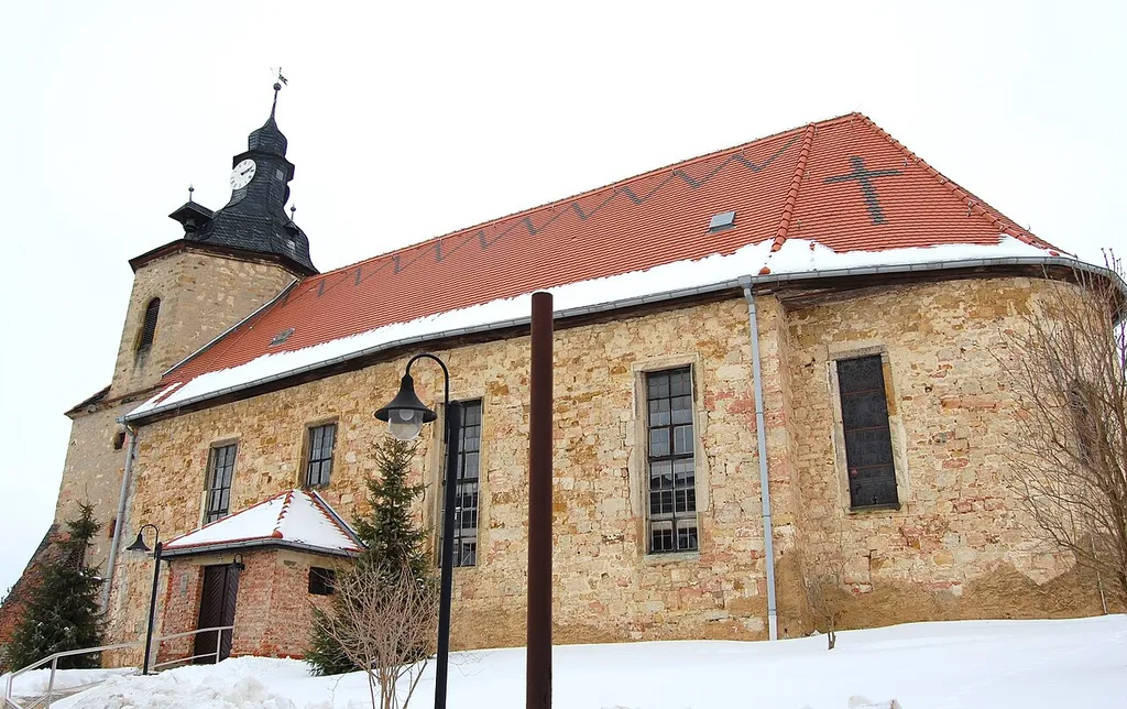 Sankt-Petri-Kirche in Stössen