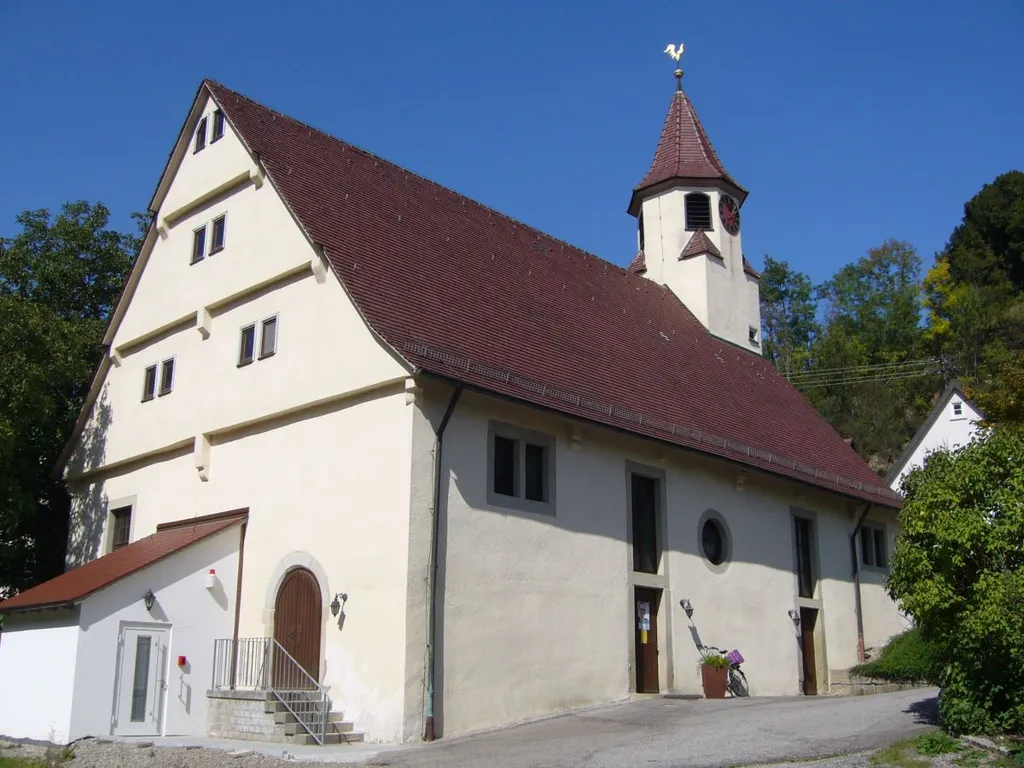 Die evangelische Heilig-Kreuz-Kirche in Reusten