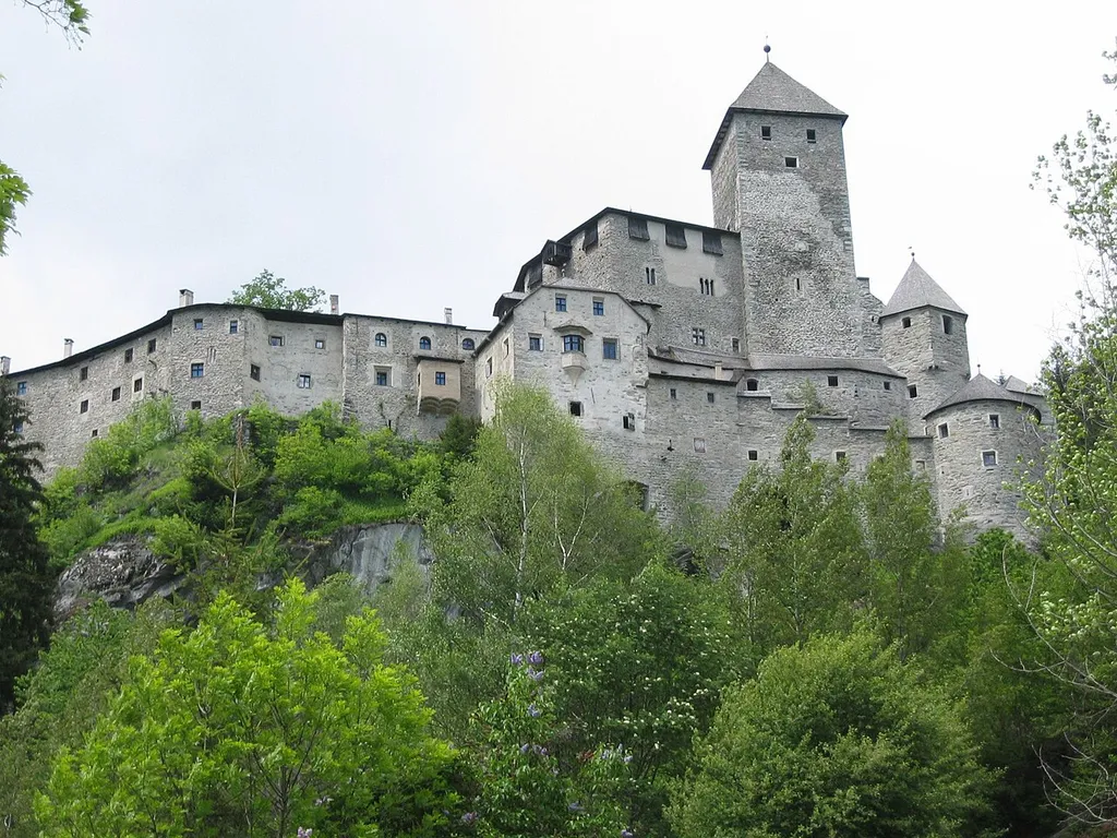 Taufers Castle