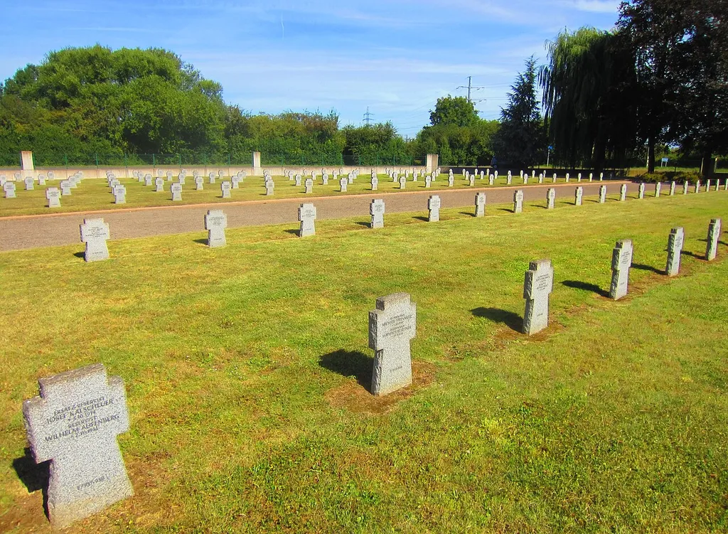 Thionville‎ German military cemetery