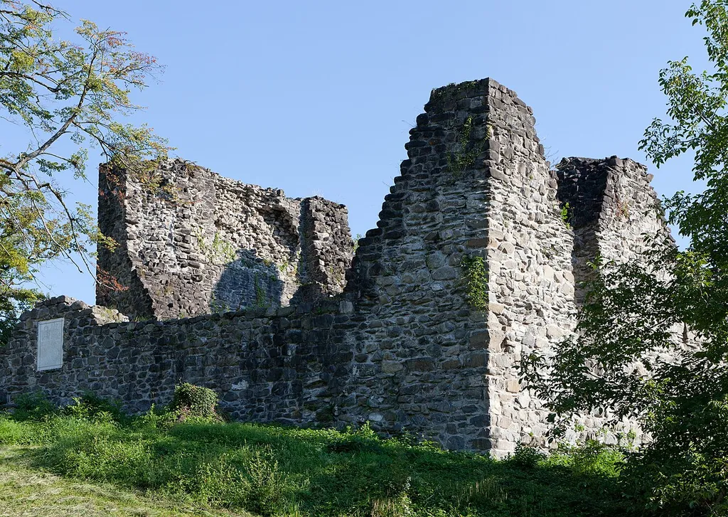 Ruine der Burg der Freiherren von Attinghausen