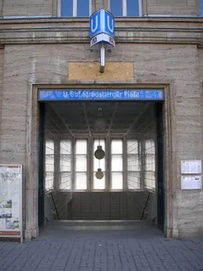 Eingänge des U-Bahnhofs Strausberger Platz