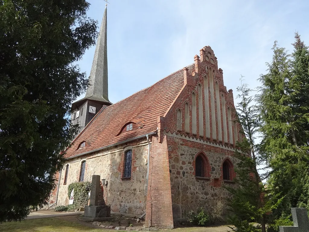 Die Dorfkirche in Suckow ist eine Saalkirche im Landkreis Ludwigslust-Parchim, die vermutlich im 14. Jahrhundert errichtet wurde. In seinem Innern ist ein neugotisches Altarretabel aus dem Jahr 1867