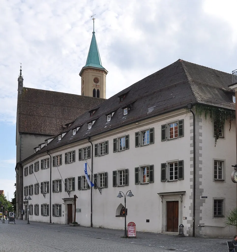 Ravensburg, Marienplatz, Landgericht (ehemaliges Karmeliterkloster) und Evangelische Stadtkirche (ehemalige Klosterkirche)