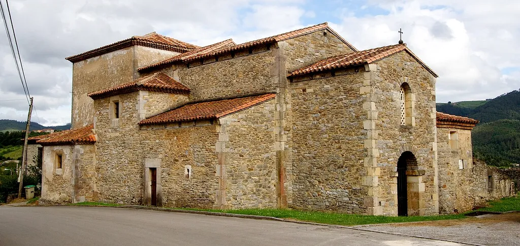 Iglesia prerrománcia de Santianes de Pravia, siglo VIII