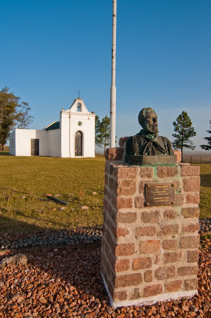 This is a photo of a Uruguayan monument identified by the ID