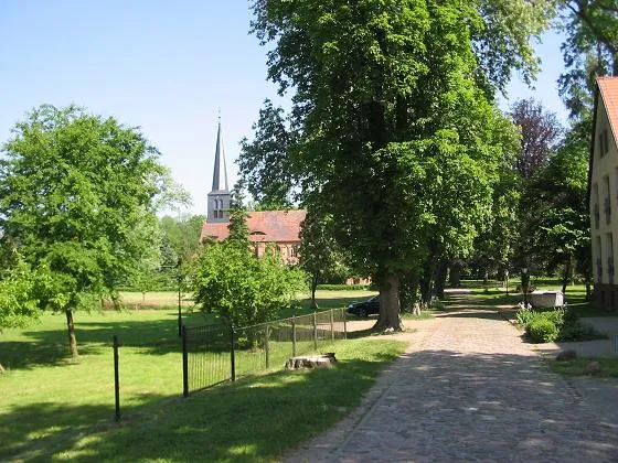 Park am Kloster Marienfließ, Stepenitz in der Prignitz, Brandenburg fotografiert im Mai 2005 von Lienhard Schulz