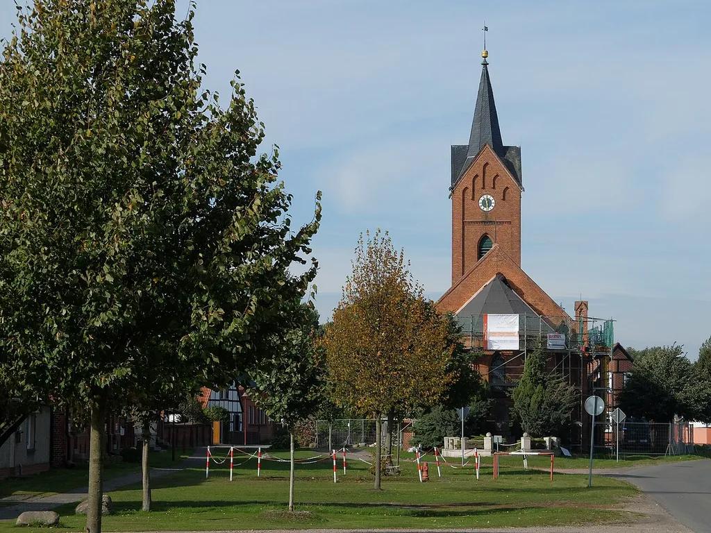 Die Kirche im Wittenberger Ortsteil Bentwisch von Osten gesehen.