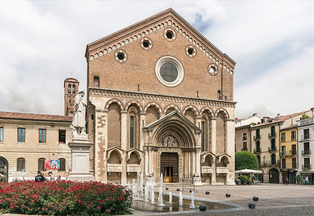 Façade of Church San Lorenzo in Vicenza