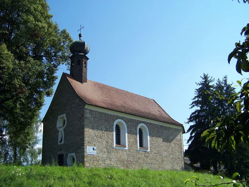 Hunderdorf, Hofdorf 2. Katholische Filialkirche St. Edigna. Kirchenbau aus dem Jahr 1702.