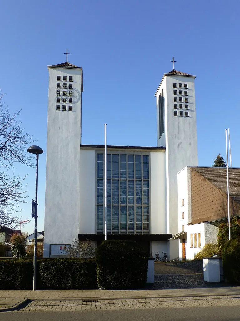 Katholische Pfarrkirche Erscheinung des Herrn an der Mozartstraße 29 im Westend von Heppenheim