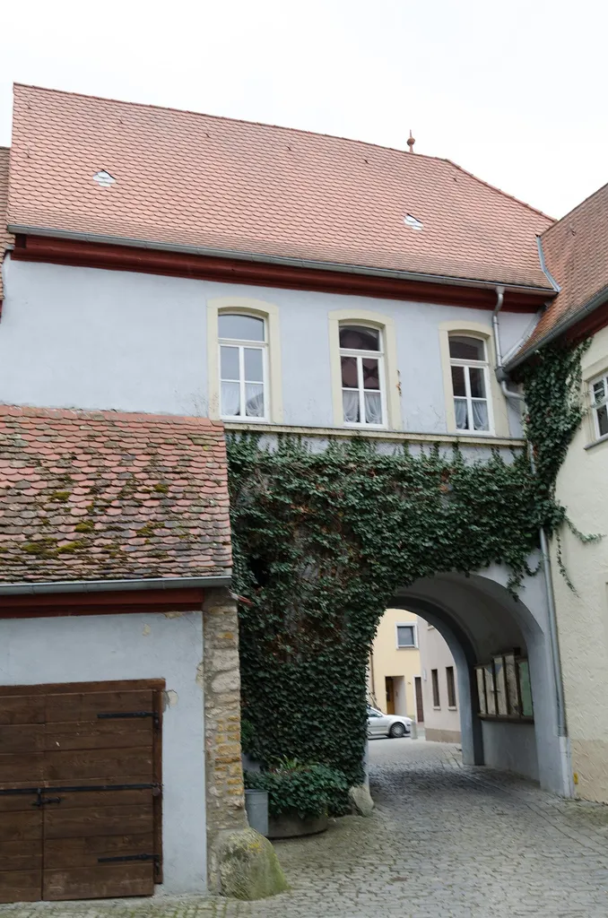 Kleinlangheim, Christian-Beyer-Platz 4
