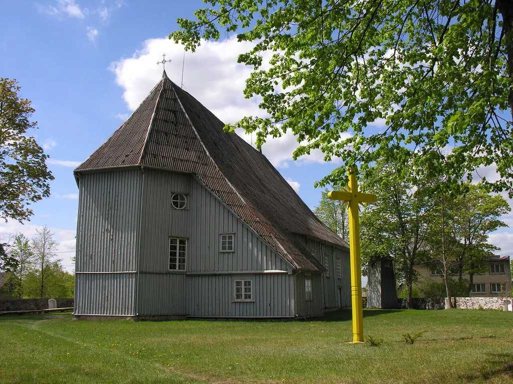 lt:Pikelių Švč. trejybės bažnyčia Foto: Algirdas
