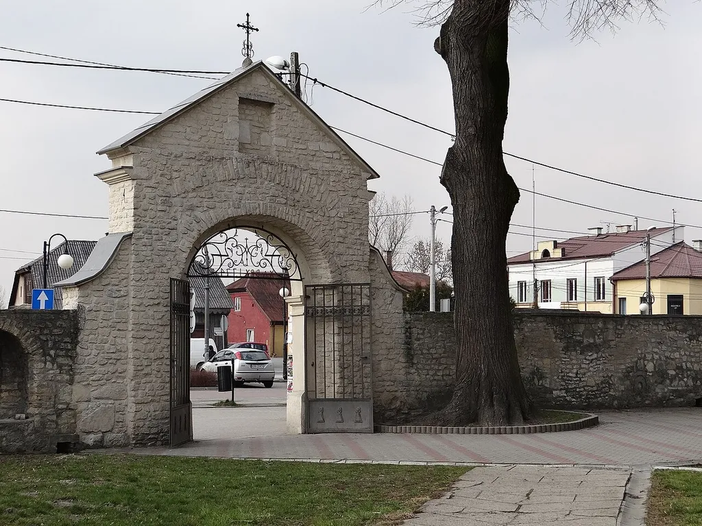 Książ Wielki, ogrodzenie z bramką