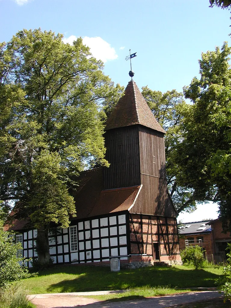 Fachwerkkirche von Dargersdorf (Vietmannsdorf) in der Uckermark, erbaut 1741. (eigene Fotografie)