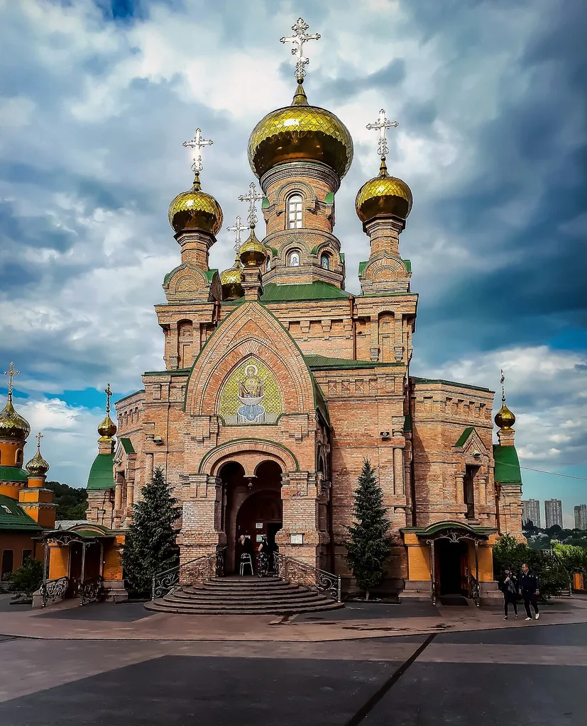 Голосіївська Свято-Покровська пустинь, головний храм на честь ікони "Живоносне джерело"
