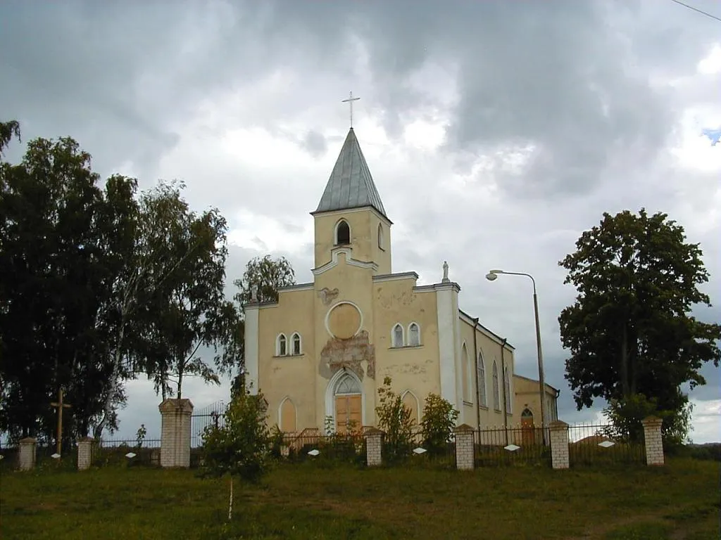 Demenes katoļu baznīca 2001-08-11